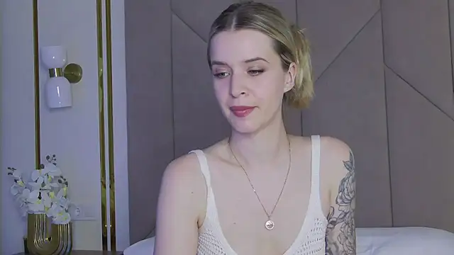 Snapshot of Touch_me chatting on 10.05.25 Touch me online show from 10.05.25