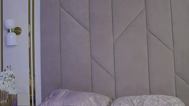 Snapshot of Touch_me chatting on 10.11.25 Touch me online show from 10.11.25