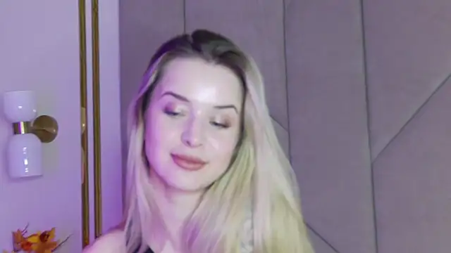 Snapshot of Touch_me chatting on 11.26.25 Touch me online show from 11.26.25