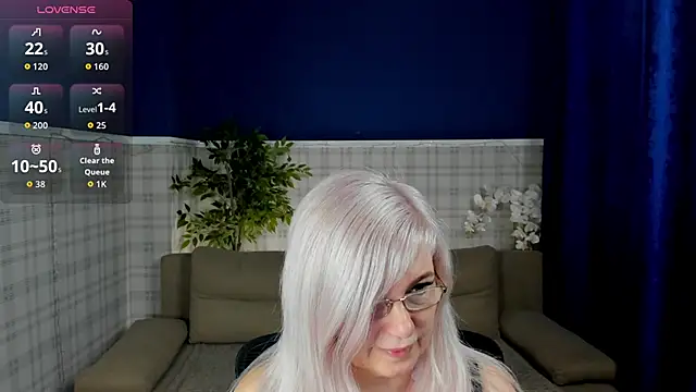 Snapshot of Hella_Fabel chatting on 05.09.26 Hella Fabel online show from 05.09.26