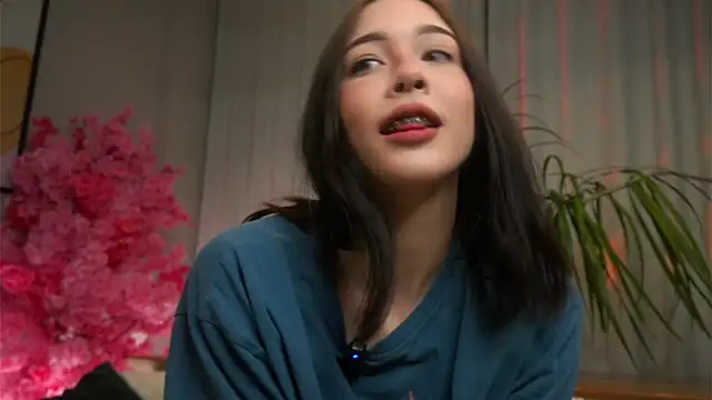 Snapshot of EviaRabasca chatting on 10.14.25 EviaRabasca online show from 10.14.25