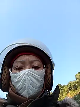 Snapshot of _Helala_ chatting on 11.29.25 Helala online show from 11.29.25