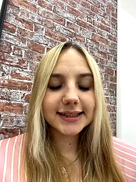 Sky Cutie online show from 09.09.25