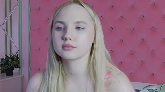 Sky Cutie online show from 04.11.26