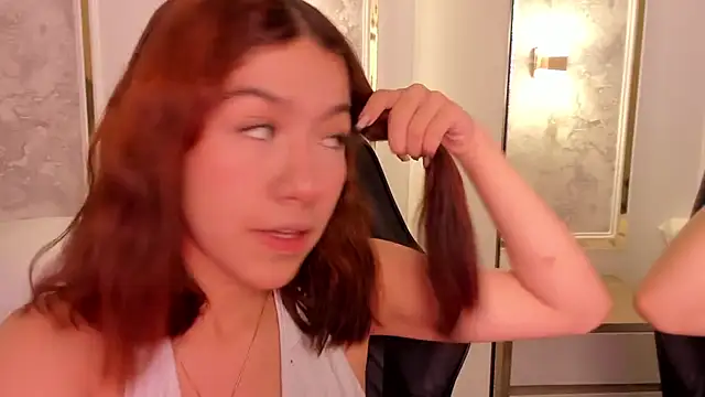 Snapshot of doll_eyees_ chatting on 09.26.25 doll eyees online show from 09.26.25