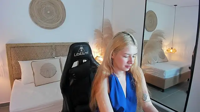 Snapshot of daniand_ chatting on 09.30.25 daniand online show from 09.30.25