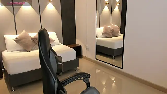 Snapshot of daniand_ chatting on 10.08.25 daniand online show from 10.08.25