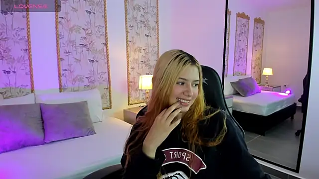 Snapshot of daniand_ chatting on 11.01.25 daniand online show from 11.01.25