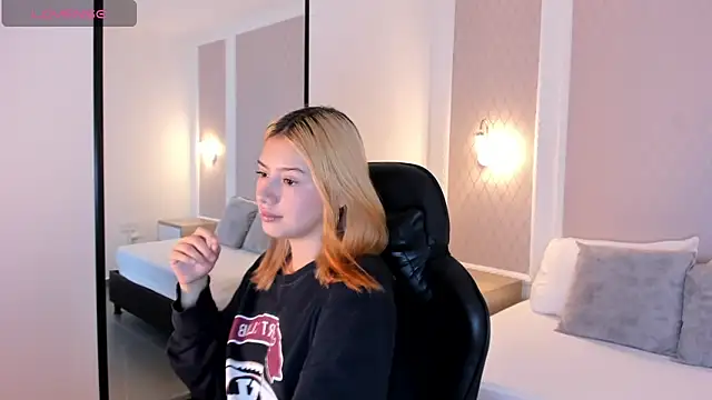 Snapshot of daniand_ chatting on 11.11.25 daniand online show from 11.11.25