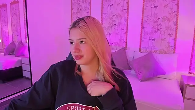 Snapshot of daniand_ chatting on 11.13.25 daniand online show from 11.13.25