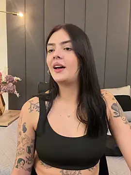 Snapshot of AliceRitter chatting on 09.24.25 AliceRitter online show from 09.24.25