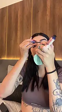 Snapshot of AliceRitter chatting on 10.27.25 AliceRitter online show from 10.27.25