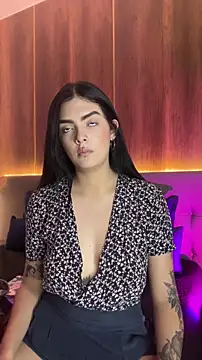 Snapshot of AliceRitter chatting on 11.22.25 AliceRitter online show from 11.22.25