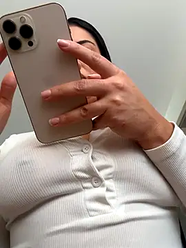 Snapshot of Lu090_ chatting on 09.15.25 Lu090 online show from 09.15.25