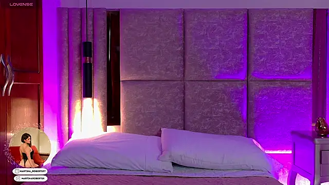 Martina-Roberts- online show from 09.16.25