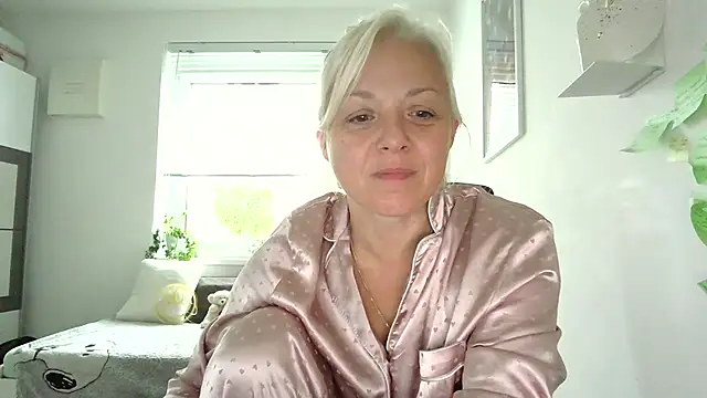 Snapshot of Linsy_Kim chatting on 09.16.25 Linsy Kim online show from 09.16.25