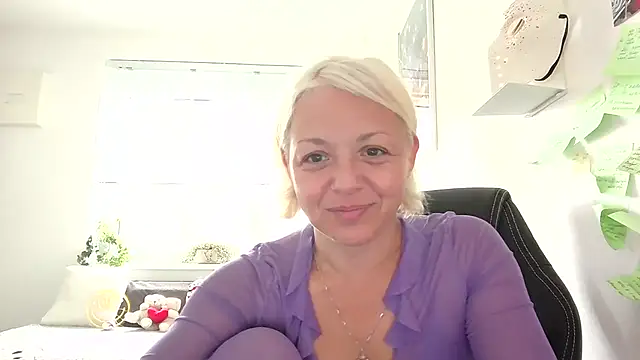 Snapshot of Linsy_Kim chatting on 09.17.25 Linsy Kim online show from 09.17.25