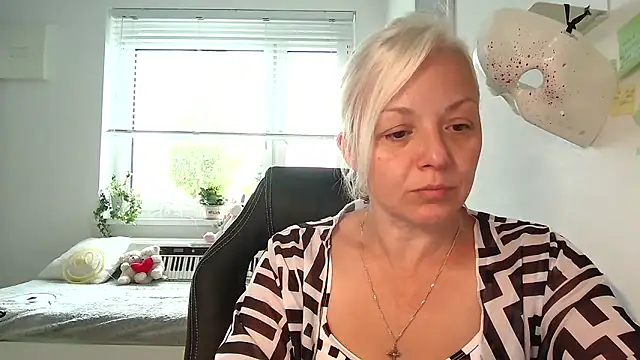 Snapshot of Linsy_Kim chatting on 09.23.25 Linsy Kim online show from 09.23.25