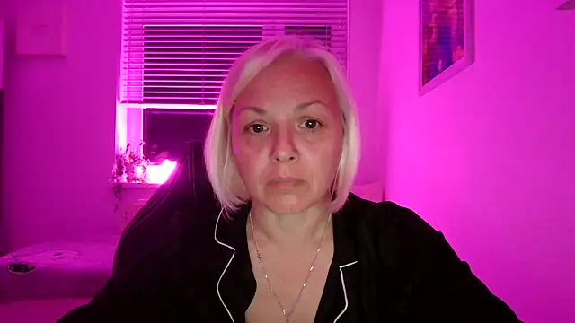 Snapshot of Linsy_Kim chatting on 09.27.25 Linsy Kim online show from 09.27.25