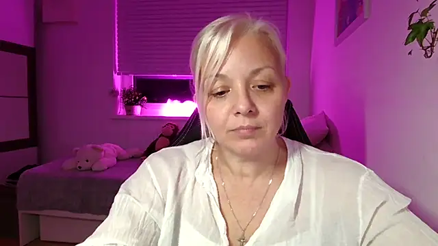 Snapshot of Linsy_Kim chatting on 11.14.25 Linsy Kim online show from 11.14.25