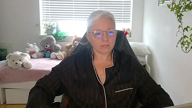 Snapshot of Linsy_Kim chatting on 02.01.26 Linsy Kim online show from 02.01.26