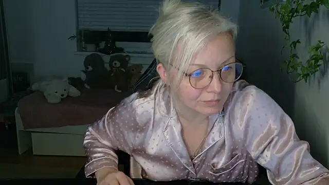 Snapshot of Linsy_Kim chatting on 02.05.26 Linsy Kim online show from 02.05.26