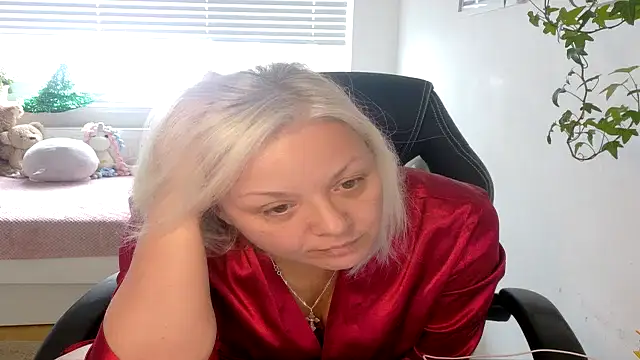 Snapshot of Linsy_Kim chatting on 02.11.26 Linsy Kim online show from 02.11.26