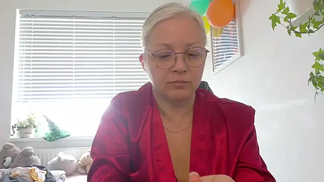 Snapshot of Linsy_Kim chatting on 02.20.26 Linsy Kim online show from 02.20.26