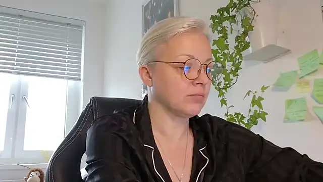 Snapshot of Linsy_Kim chatting on 03.01.26 Linsy Kim online show from 03.01.26