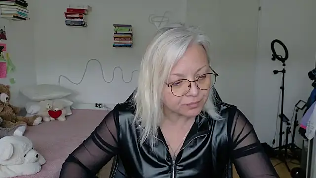 Linsy Kim online show from 04.09.26