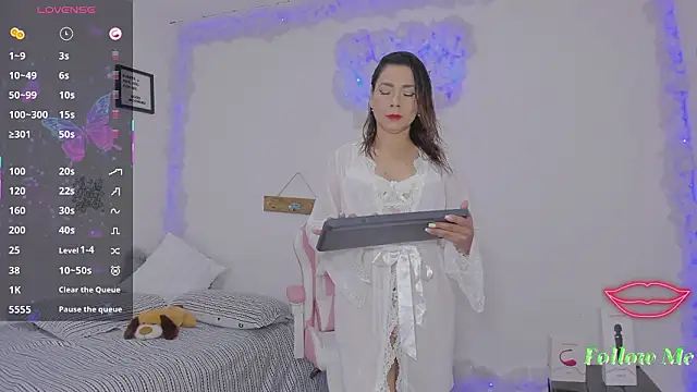 milfAaura online show from 03.17.26