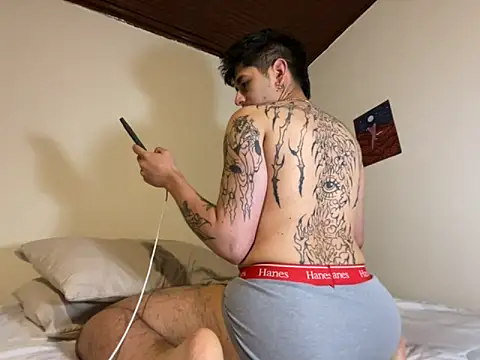 Snapshot of Etolasim chatting on 10.24.25 Etolasim online show from 10.24.25