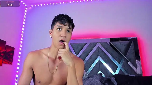 Snapshot of Robertmiller21 chatting on 09.19.25 Robertmiller21 online show from 09.19.25