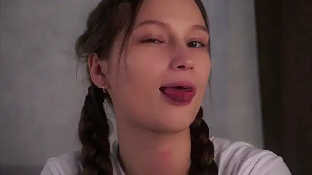 Snapshot of MelaniSeiver chatting on 09.19.25 MelaniSeiver online show from 09.19.25