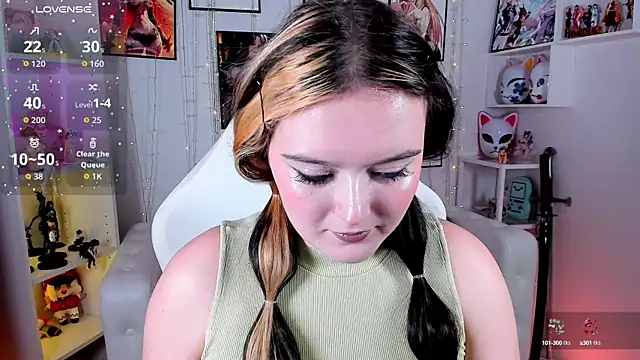 Snapshot of HeyMary chatting on 09.15.25 HeyMary online show from 09.15.25