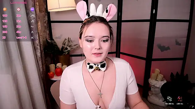 Snapshot of HeyMary chatting on 10.30.25 HeyMary online show from 10.30.25