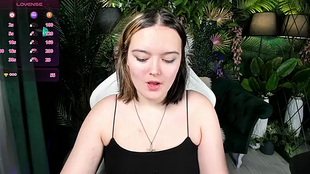 Snapshot of HeyMary chatting on 11.11.25 HeyMary online show from 11.11.25