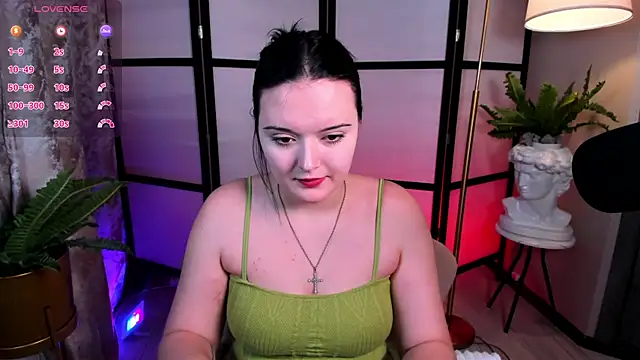 Snapshot of HeyMary chatting on 11.26.25 HeyMary online show from 11.26.25