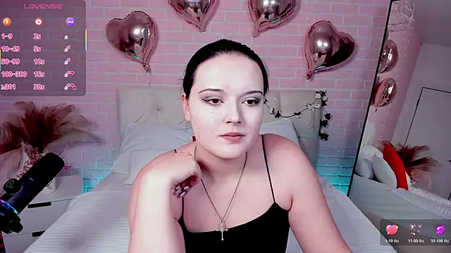 Snapshot of HeyMary chatting on 11.29.25 HeyMary online show from 11.29.25