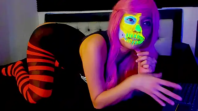 Snapshot of Akalidemon chatting on 10.27.25 Akalidemon online show from 10.27.25