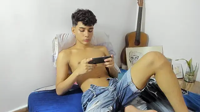 Snapshot of AliottTwink chatting on 09.14.25 AliottTwink online show from 09.14.25