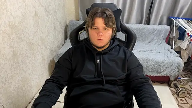 Snapshot of desiredude9 chatting on 09.13.25 desiredude9 online show from 09.13.25