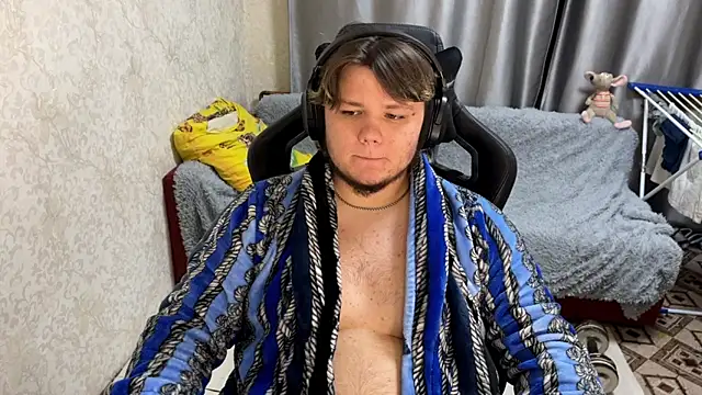 Snapshot of desiredude9 chatting on 09.17.25 desiredude9 online show from 09.17.25