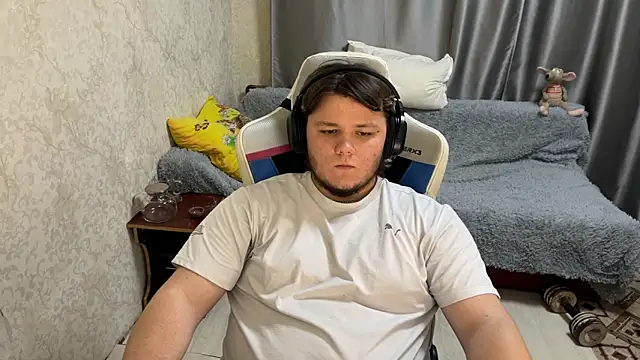 Snapshot of desiredude9 chatting on 09.23.25 desiredude9 online show from 09.23.25