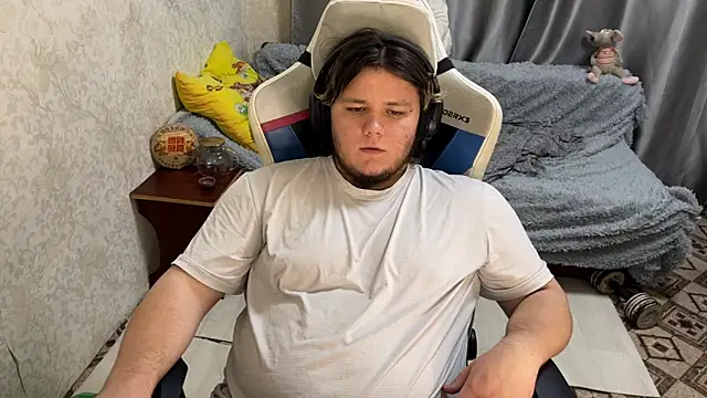 Snapshot of desiredude9 chatting on 09.24.25 desiredude9 online show from 09.24.25