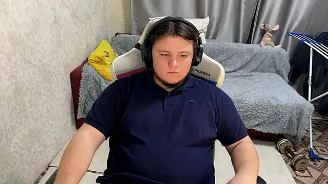 Snapshot of desiredude9 chatting on 09.30.25 desiredude9 online show from 09.30.25