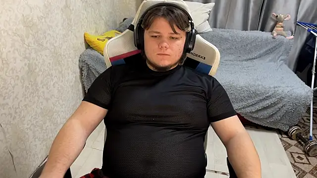 Snapshot of desiredude9 chatting on 10.04.25 desiredude9 online show from 10.04.25