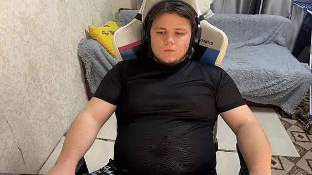 Snapshot of desiredude9 chatting on 10.05.25 desiredude9 online show from 10.05.25