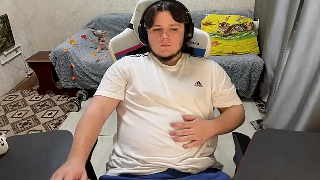 Snapshot of desiredude9 chatting on 10.20.25 desiredude9 online show from 10.20.25