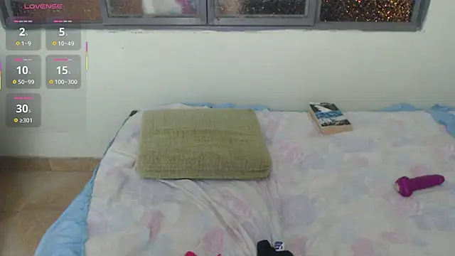 Snapshot of Juliethserna chatting on 11.03.25 Juliethserna online show from 11.03.25